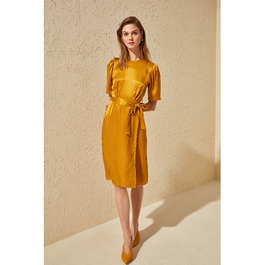 Sukienka Trendyol z krótkimi rękawami prosta 