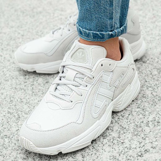 Buty sportowe damskie Adidas białe na płaskiej podeszwie z nubuku 