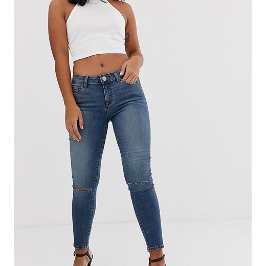ASOS DESIGN Petite – Lisbon – Ciemnoniebieskie, obcisłe jeansy ze średnim stanem i rozdarciami na kolanach