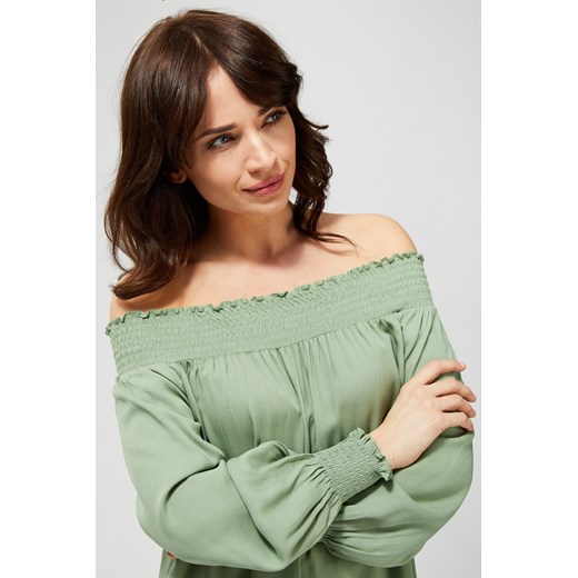 Moodo.pl bluzka damska zielona z dekoltem typu hiszpanka 