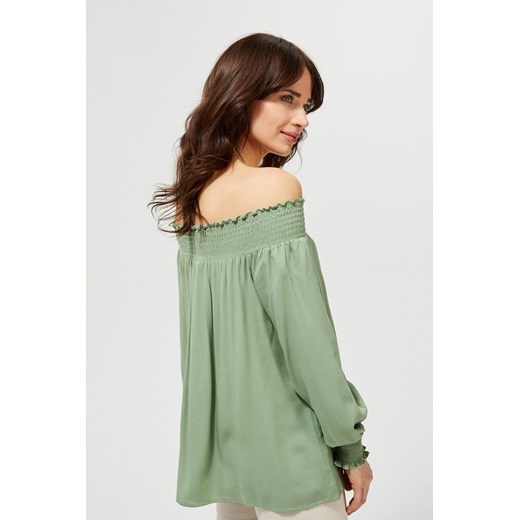 Moodo.pl bluzka damska z wiskozy zielona z dekoltem typu hiszpanka z długimi rękawami casual 