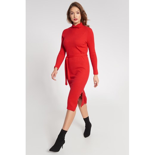 Czerwona dzianinowa sukienka za kolana z rozporkiem Quiosque  38 40 42  okazyjna cena 