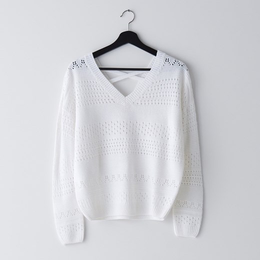 Cropp - Sweter z ozdobnym dekoltem na plecach - Biały  Cropp M 