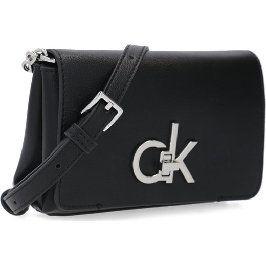 Listonoszka Calvin Klein matowa na ramię średnia 