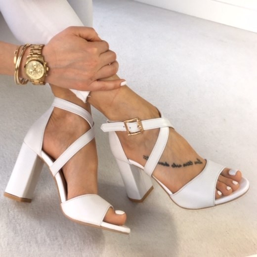 Sandały damskie Calzado białe na obcasie eleganckie skórzane na wysokim 