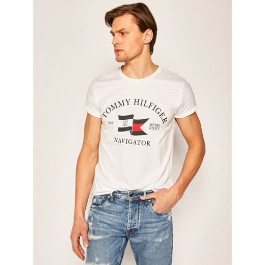 T-shirt męski biały Tommy Hilfiger z krótkim rękawem młodzieżowy z napisami 