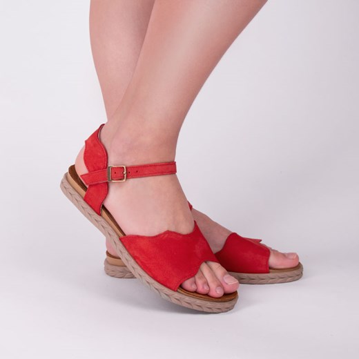 Lan-Kars sandały damskie casual zamszowe czerwone z klamrą płaskie bez wzorów 