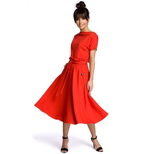 Sukienka BeWear z elastanu z okrągłym dekoltem czerwona trapezowa na randkę z krótkimi rękawami 