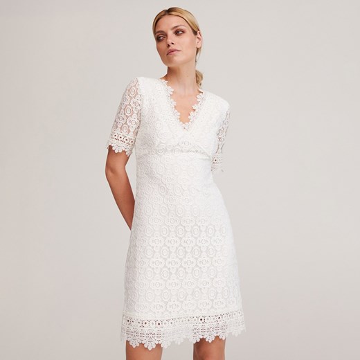 Sukienka Reserved koronkowa biała z krótkim rękawem prosta na wiosnę mini 