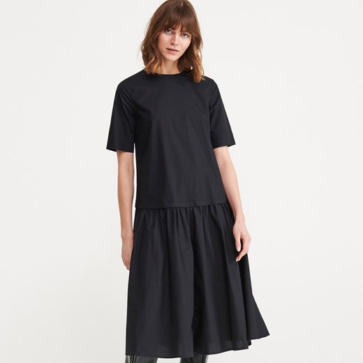 Sukienka Reserved czarna z krótkimi rękawami casual midi