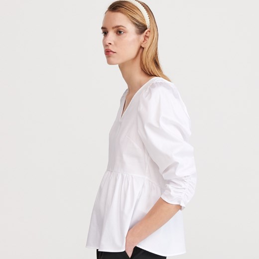 Bluzka damska Reserved z długimi rękawami biała 