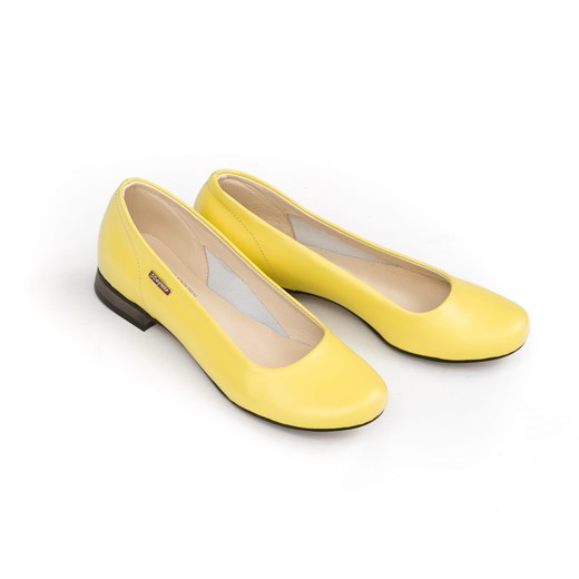 Żółte balerinki Zapato bez zapięcia gładkie na płaskiej podeszwie ze skóry 
