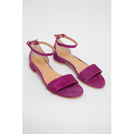 Sandały damskie Gioseppo fioletowe z klamrą bez wzorów1 płaskie skórzane eleganckie 
