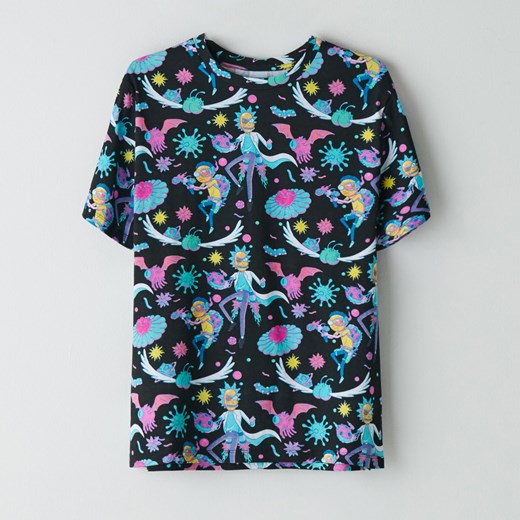Bluzka damska Cropp casualowa w abstrakcyjnym wzorze z okrągłym dekoltem 