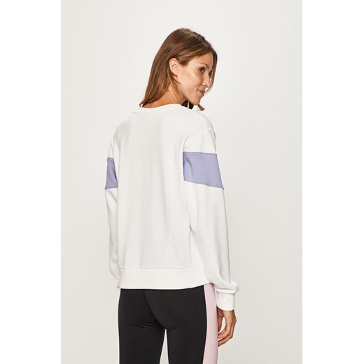 Bluza sportowa biała New Balance z napisami na jesień 
