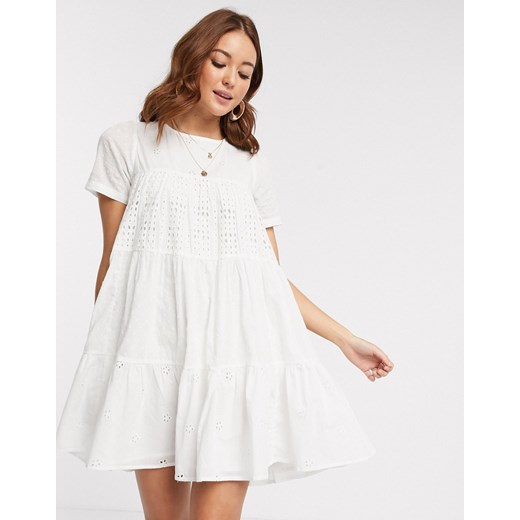 ASOS DESIGN – Biała trapezowa sukienka mini o luźnym kroju z mieszanym haftem angielskim-Biały