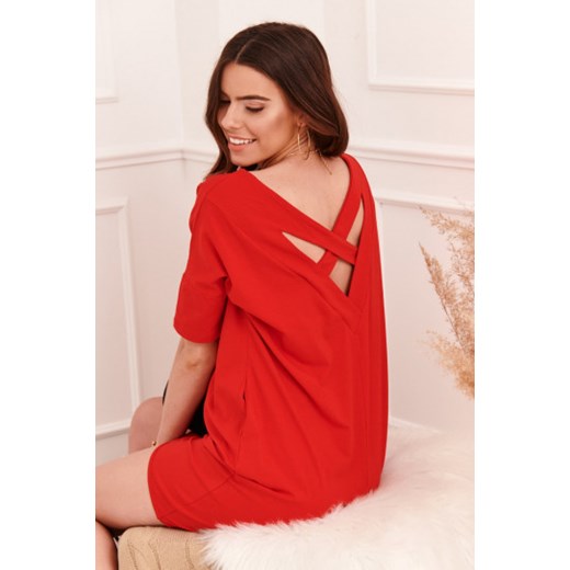 Czerwona oversize sukienka z dekoltem na plecach 3380