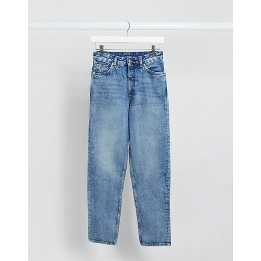 Monki – Taiki – Jasnoniebieskie jeansy mom fit z podwyższonym stanem z organicznej bawełny