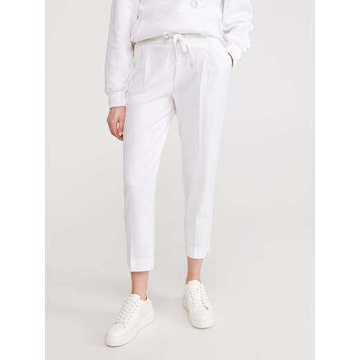 Białe spodnie damskie Reserved 