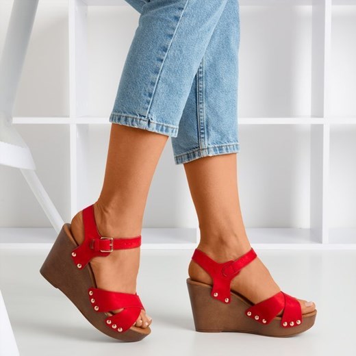 Czerwone sandały damskie na koturnie Susannah - Obuwie