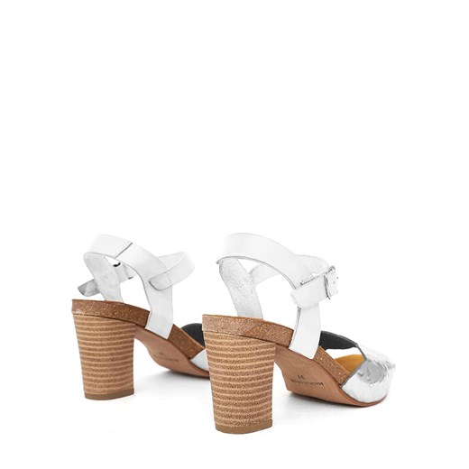 Skórzane sandały w kolorze biało-srebrnym