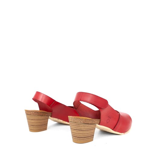 Skórzane sandały w kolorze czerwonym