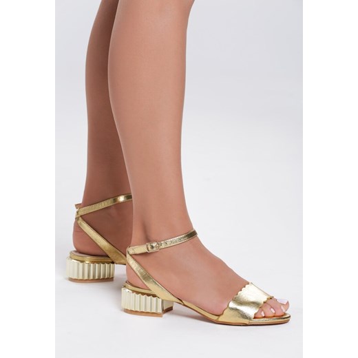 Renee sandały damskie na średnim obcasie złote letnie z klamrą bez wzorów 