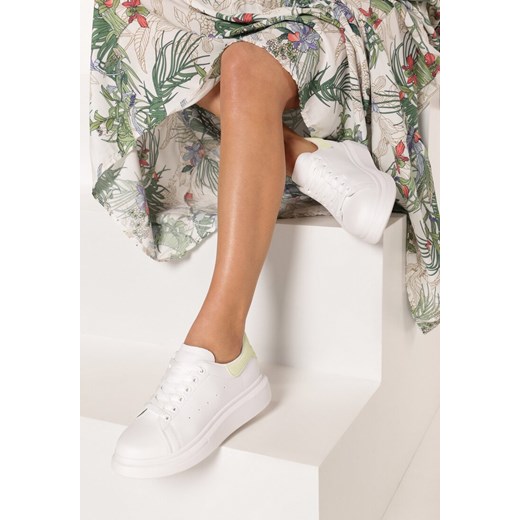 Buty sportowe damskie białe Born2be sneakersy w stylu młodzieżowym na platformie sznurowane bez wzorów 