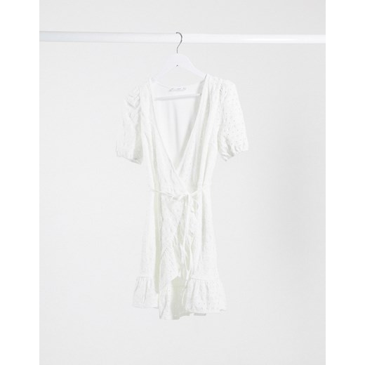 Mango – Biała kopertowa sukienka mini z haftem-Biały Mango  L Asos Poland