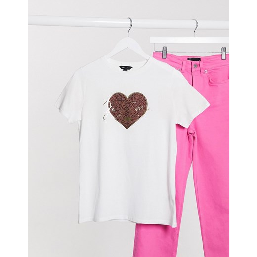 New Look – Biały t-shirt z sercem z nadrukiem w panterkę i napisem