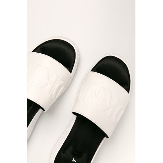 Klapki damskie DKNY na platformie ze skóry ekologicznej bez zapięcia 