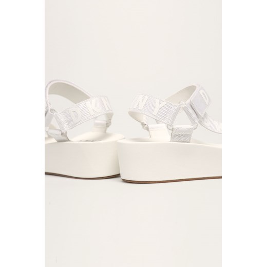 DKNY sandały damskie na platformie białe bez wzorów 
