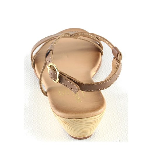 Skórzane sandały "Katalina" w kolorze jasnobrązowym na koturnie