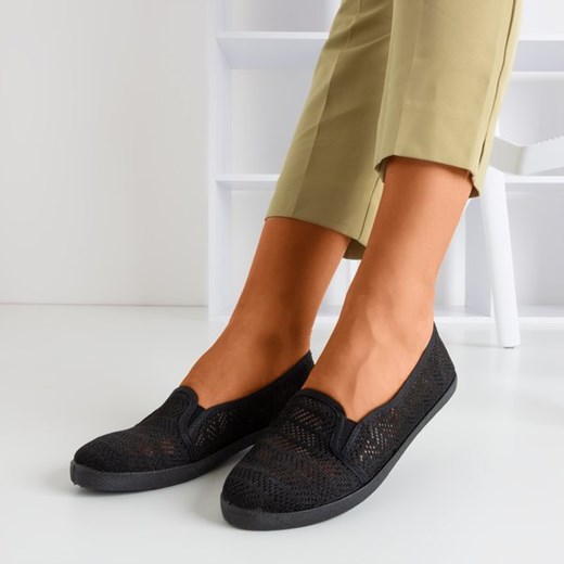 Czarne damskie ażurowe slip - on Hessani - Obuwie