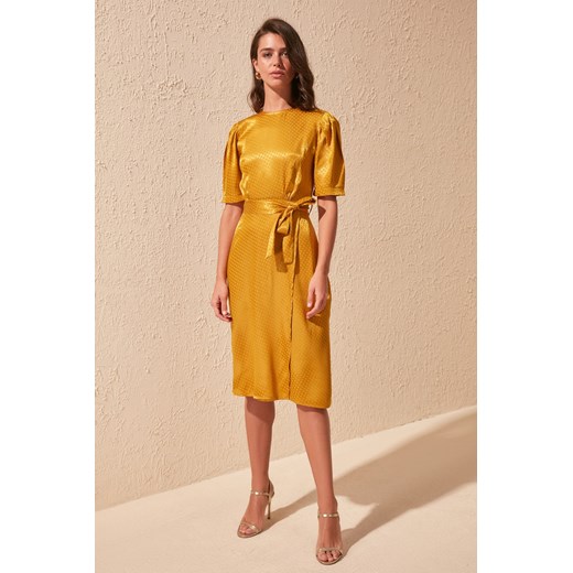 Sukienka Trendyol z krótkimi rękawami prosta 