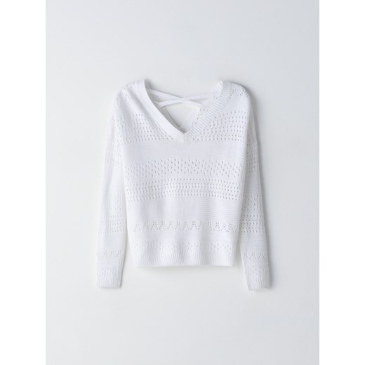 Sweter damski biały Cropp bez wzorów z dekoltem w serek 