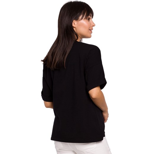 B147 T-shirt oversize z dekoltem i haftem - czarny