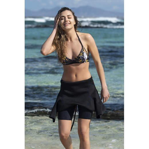 Nessi Sportswear strój kąpielowy czarny z nadrukami do figury z małym biustem 