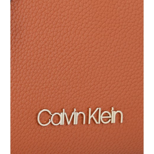 Listonoszka Calvin Klein średnia na ramię bez dodatków matowa 