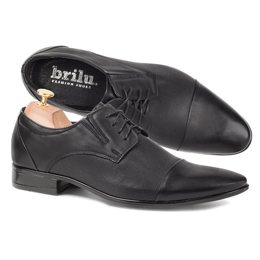 Komfortowe buty wizytowe z gumową wstawką i tłoczeniem Ryan czarne Brilu 42 wyprzedaż brilu.pl