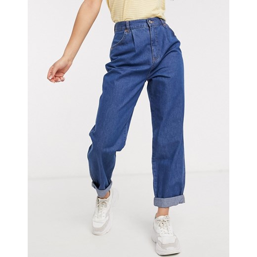 ASOS DESIGN – Niebieskie lekkie mom jeans z ozdobnymi zakładkami z przodu W25 L32 Asos Poland