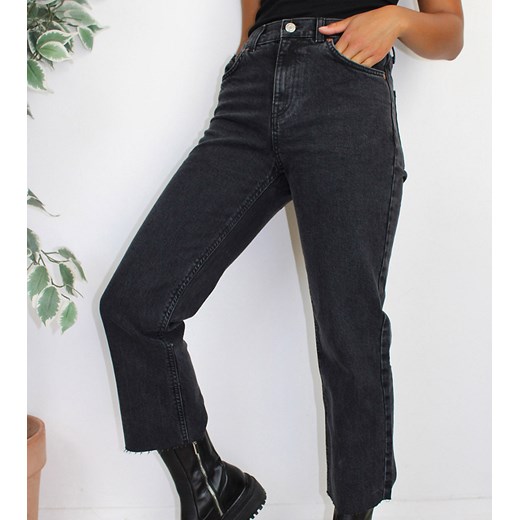 ASOS DESIGN Petite – Effortless – Czarne elastyczne jeansy ze skróconymi rozszerzanymi nogawkami-Czarny W26 L26 Asos Poland
