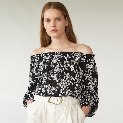 Mohito - Wiskozowa bluzka z dekoltem carmen - Mohito 38 okazyjna cena Mohito