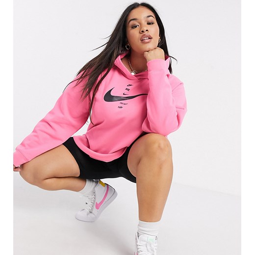 Nike Plus – Różowa krótka bluza z kapturem i logo Swoosh-Różowy Nike XL Asos Poland