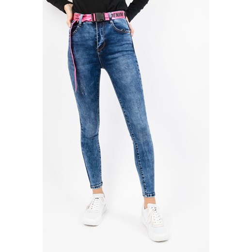 Spodnie jeansowe z różowym paskiem Olika M olika.com.pl