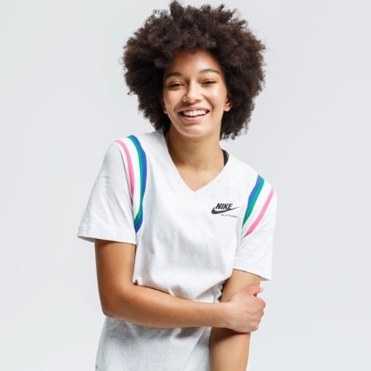 Bluzka damska Nike bez wzorów biała z krótkimi rękawami 