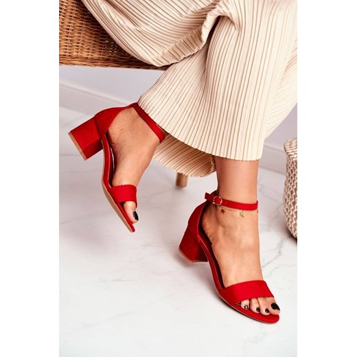 Czerwone sandały damskie Bugo z zamszu letnie 