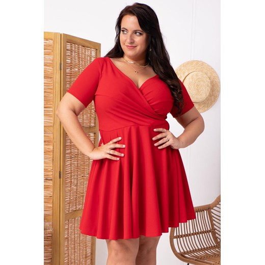 Sukienka z krótkimi rękawami na wesele bez wzorów w serek w Domodi