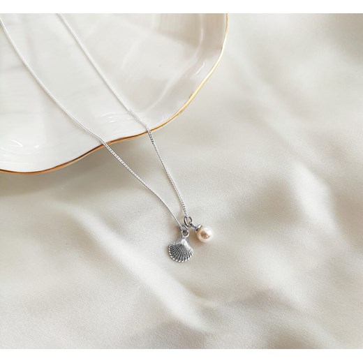 Srebrny naszyjnik Marina z muszelką i perłą Swarovski® - rodowany Lian Art Lian Art