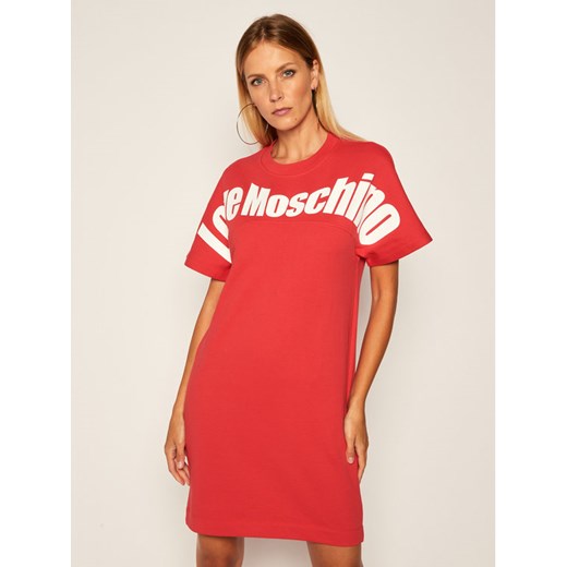 Czerwona sukienka Love Moschino na spacer z krótkim rękawem 